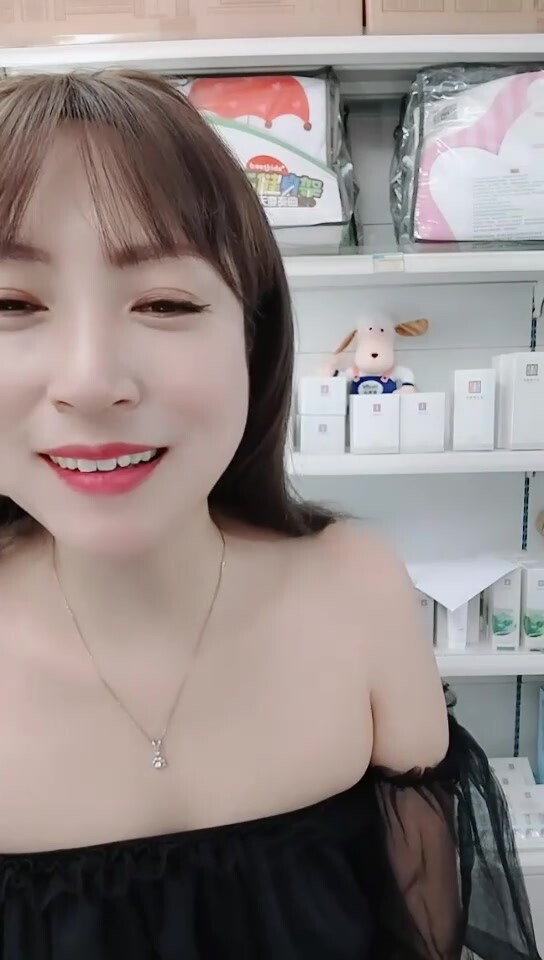 【桃花源】母嬰店板娘今天沒生意，寂寞少婦賺外快，給大哥們看看自己有多騷，瘋狂自慰 (1)