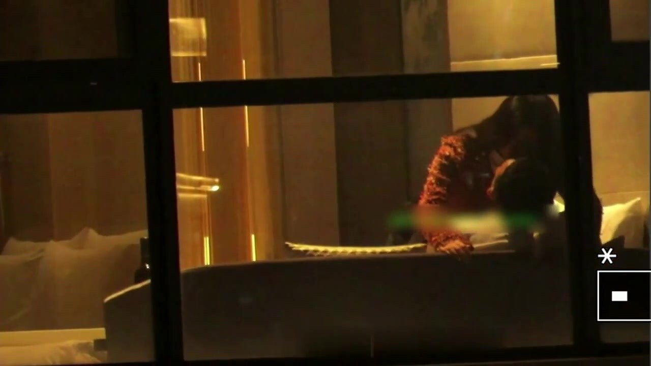 【五星級酒店窗外偷拍】情趣旗袍美女，實時真實偷拍，滿足偷窺愛好者的偷窺欲，高質量
