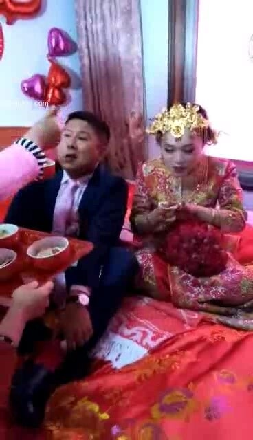 【經典婚鬧】新婚鬧洞房 惡搞新娘、伴娘 花樣多玩的瘋第二部 (2)