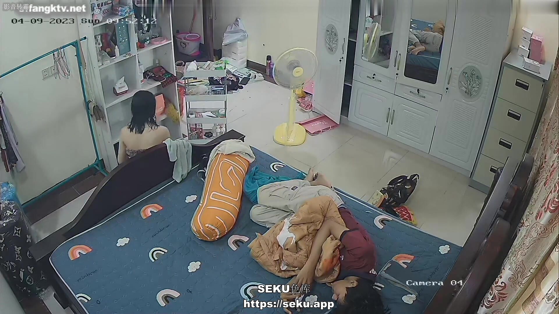 【駭客破解】老公不在家 小姐姐被黝黑大叔騙開房門扒光衣服強上 肉身施捨女菩薩 (3)