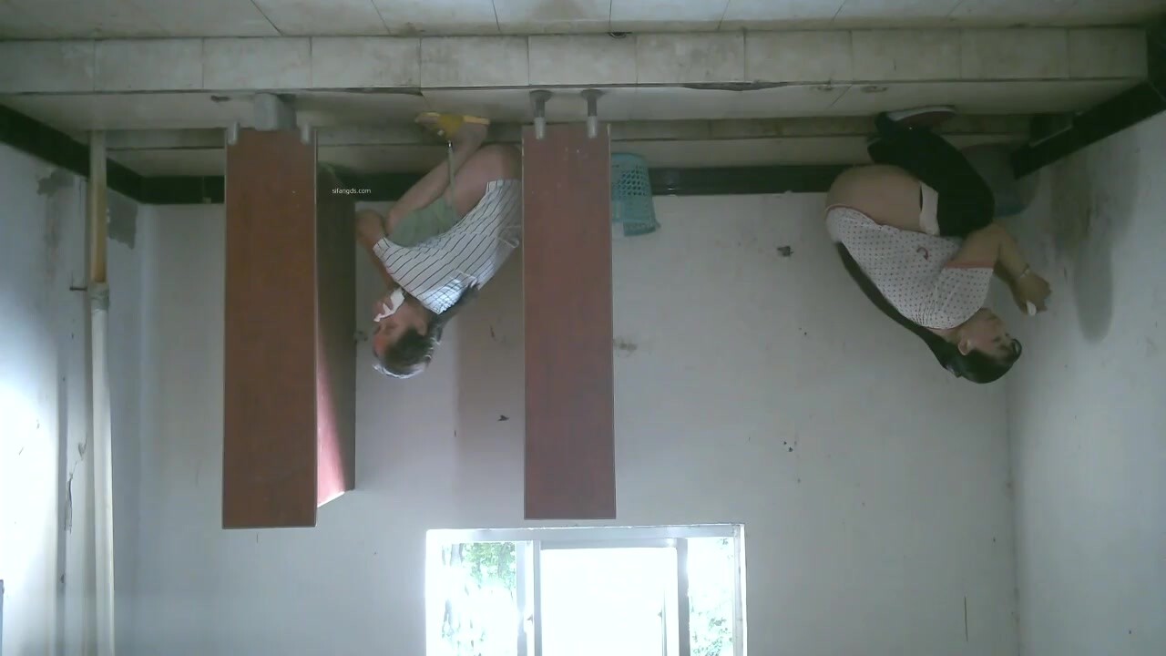 佼佼者全景廁拍電子廠女工宿舍女廁 溝底雙視角偷拍這期大便和拉稀的有好幾個還有一個拉褲子的 (3)