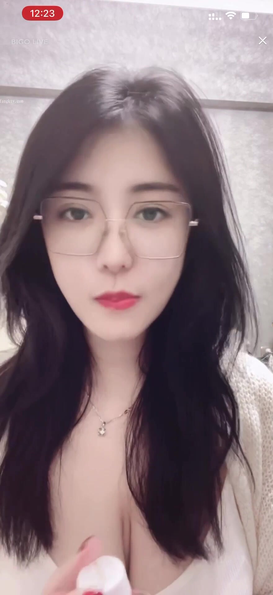 【抖Y福利】瘋狂抖Y多個瘋狂妹子，作死大尺度，摳B、揉乳、擠奶美女大實話 (3)