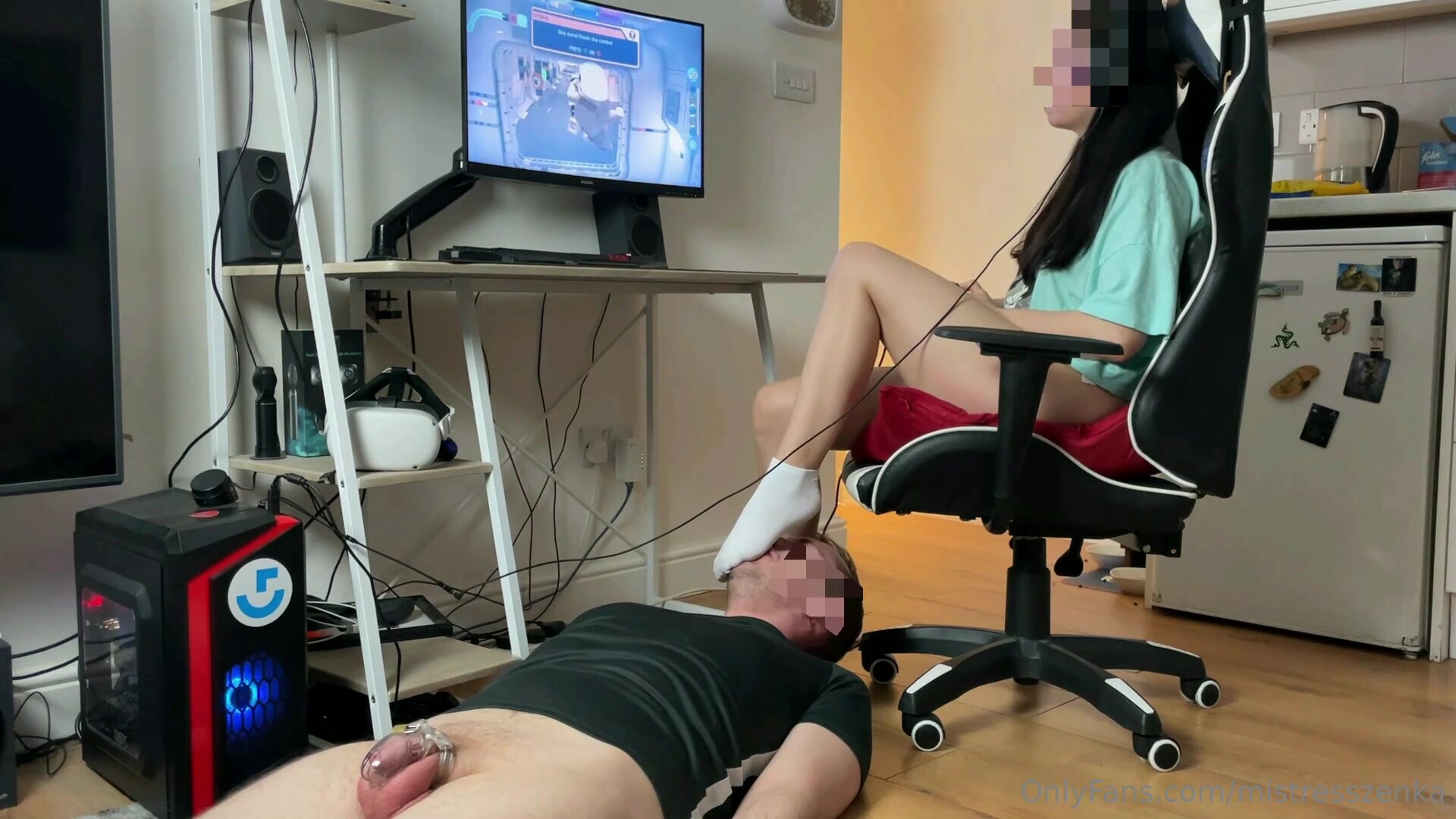 【綠帽媚黑】俄羅斯黑桃Q雙傾向媚黑婊「RussianQOS」OF調教私拍，白人丈夫前當女王，黑人情夫前做女奴舔屁眼⑤ (1)