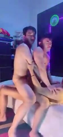 魔力麥克脫衣舞男團輪戰