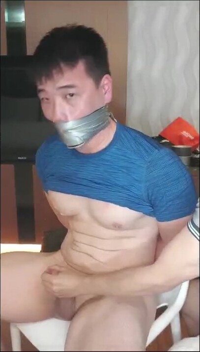 軟磨硬泡好久的直男兄弟,今天終於答應讓我玩他的大雞巴,哈哈,今天不讓你爽得喊爸爸求我別想走