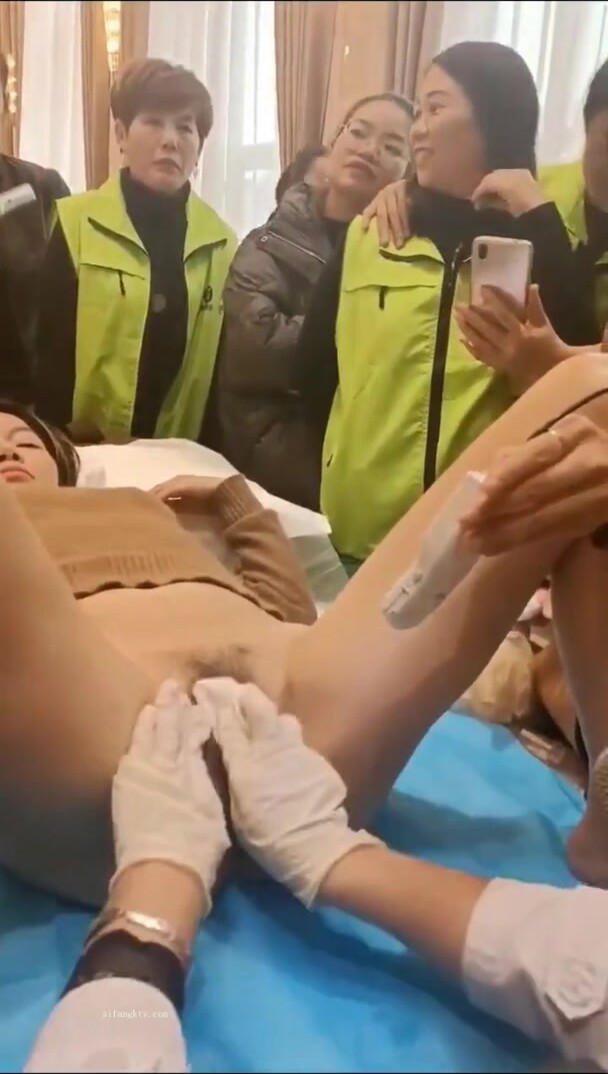 獵奇：現場教學：眾學員圍觀女性私密保養，老師手法不錯，學會了絕對能征服富婆！