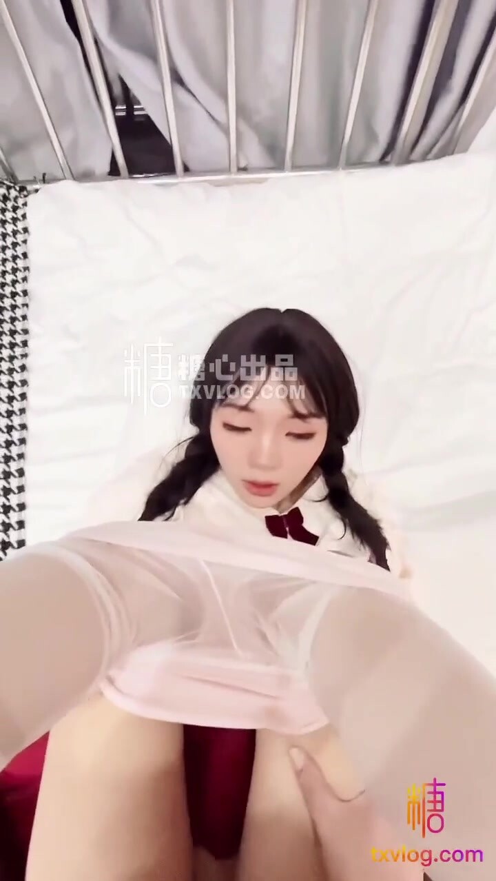 露臉才是王道 麻花辮雙馬尾少蘿被操到翻白眼，又漂亮又騷的小母狗光聽這個聲音就受不了了 超頂身材極度淫騷