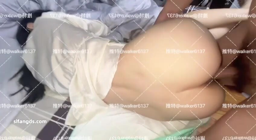 【獅子座】人氣約啪大神最新約啪兩萌妹，露臉超嫩，都是高顏值極品，激情四射高潮啦 (2)