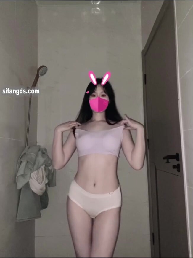『糖糖』推特嫩妹最新自拍裸舞，風騷氣質高挑身材男人看了就想侵犯 同學眼中的女神私下就是一隻欠操的騷母狗 (1)