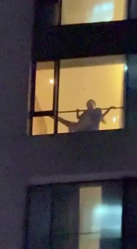 廣州琶洲螢火蟲漫展蕎麥甜甜茶落地窗前做愛後續超長版做愛影片 以及主角自拍視角獨家曝光！