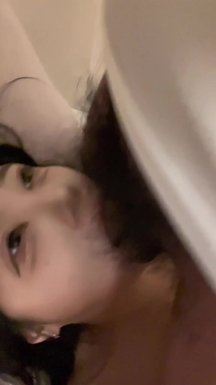 雲盤高質露臉A級洩密，素人高顏值臥蠶女大生性愛自拍流出，越美越騷，懟鏡頭銷魂口嗨(20V) (2)