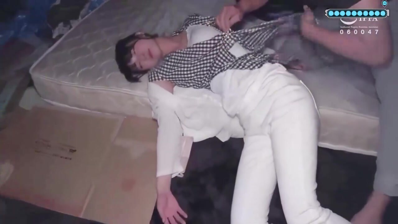 【迷姦MJ白衣賢惠輕少婦】ankk029看走路姿勢就知道她是個賢惠的人妻，太瘦了，好處就是可以輕易抱起來各種玩