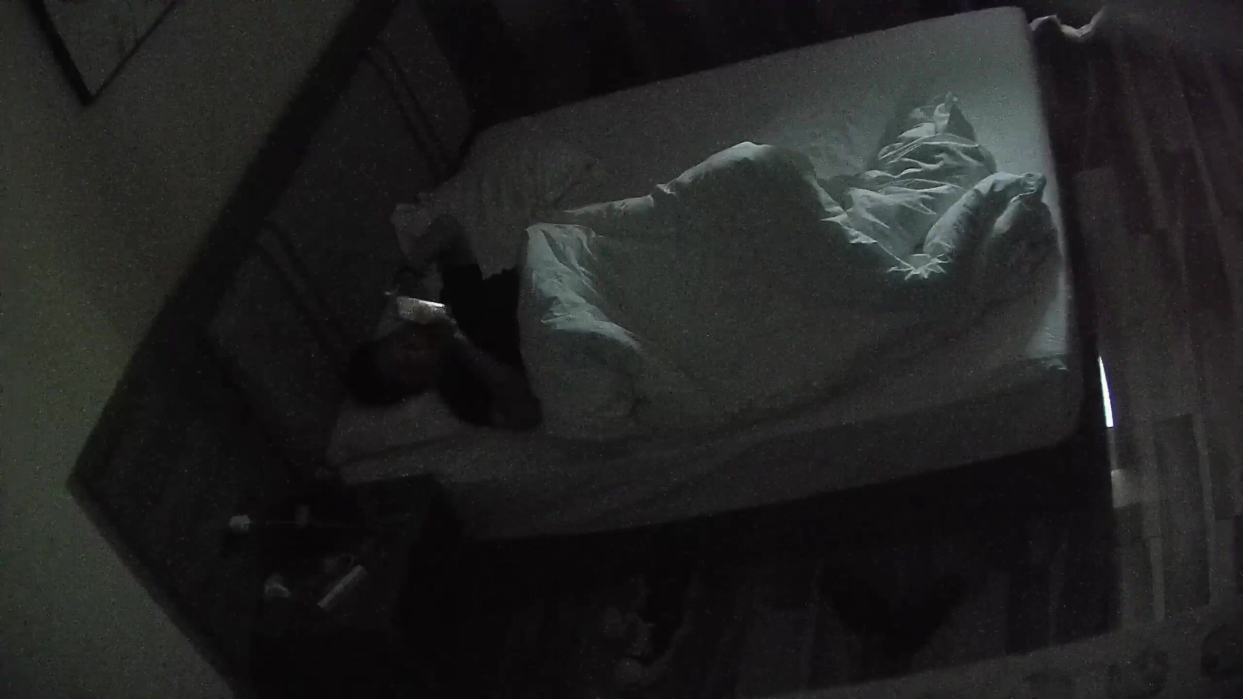 安防酒店偷拍️中年領導男隔夜開好房等待情人早上到來開啟窗簾做愛中途把皮帶拿起來勒住女人的嘴巴操的更起勁了