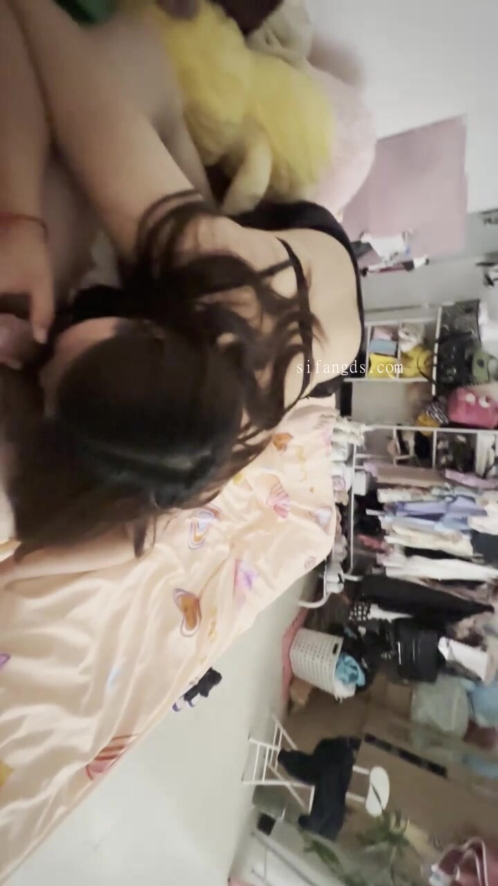 極品顏值情侶私拍洩密，委婉氣質小姐姐抬起美腿猛插小穴！純欲的外表與放蕩的淫叫 形成劇烈反差！