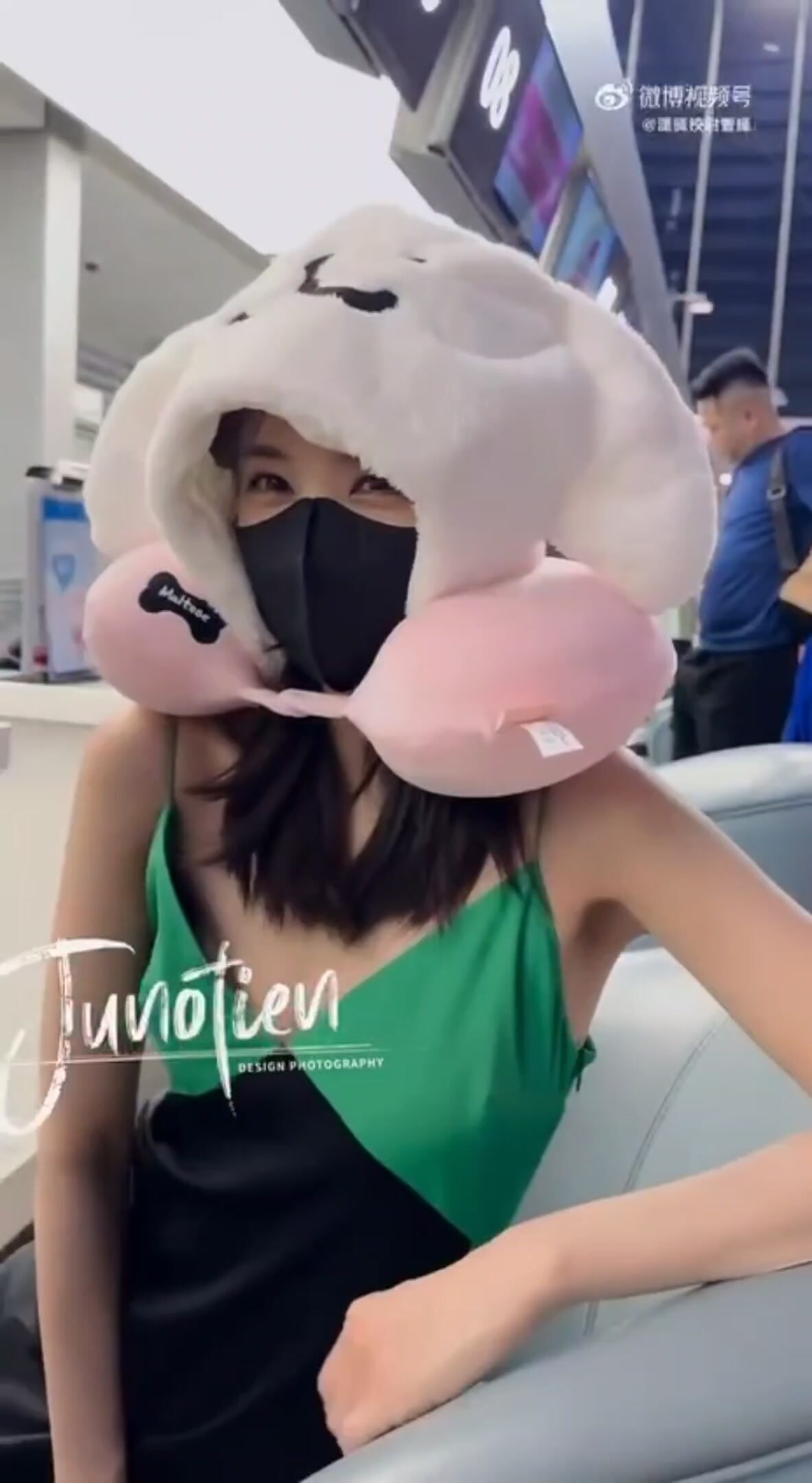 獵奇：女明星 李一桐機場真空走光