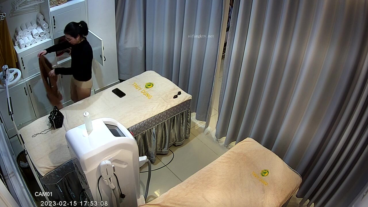 《駭客破解美容院監控》真實記錄多位做陰部護理的極品少婦 (8)