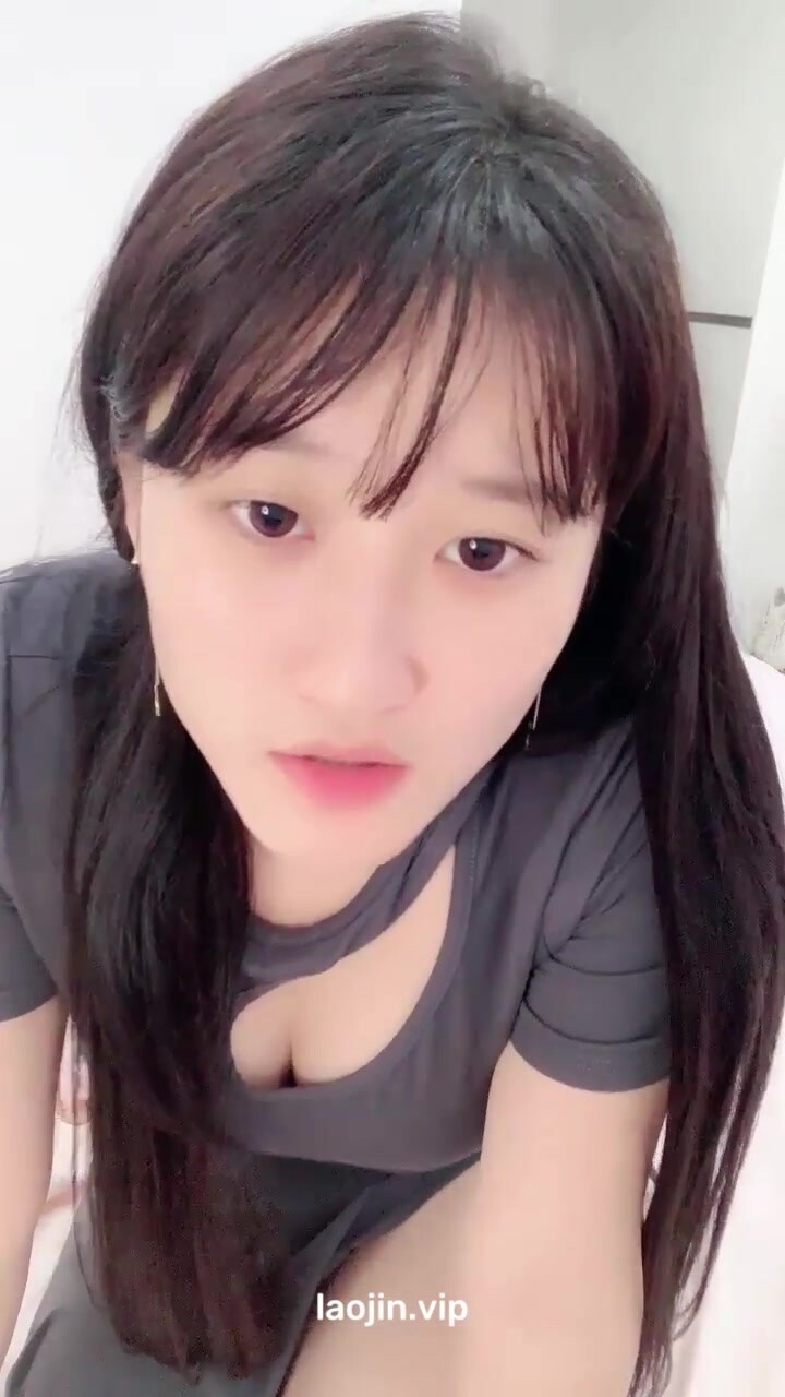 【崽崽】最新就喜歡這款皮膚好白好嫩姨媽紅還扣平臺第一嫩，完美的一對大白兔，粉紅小穴水多 (2)