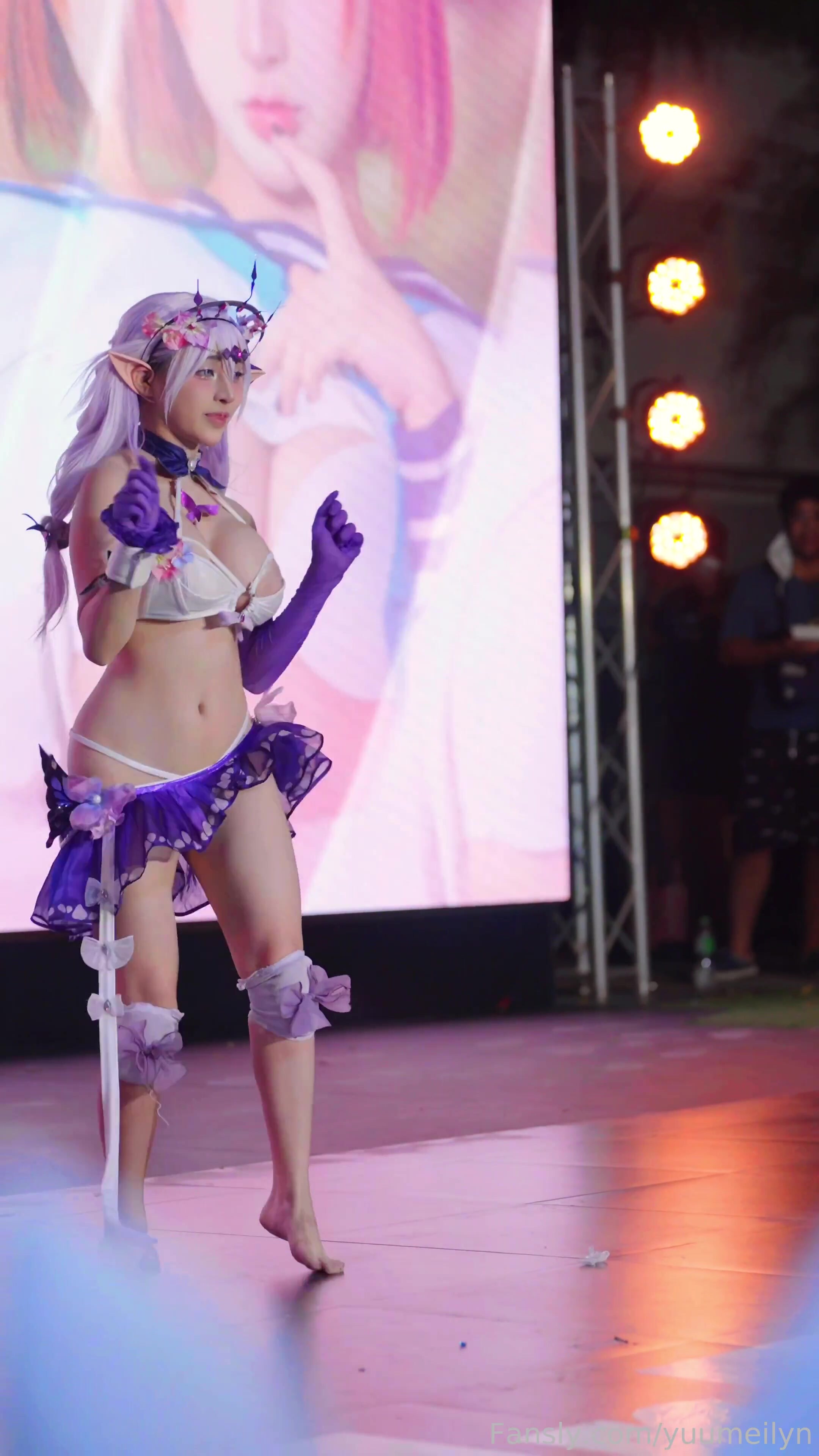 【Meiilyn】火爆各大成人平臺的越南阿黑顏網黃Coser OF露臉自慰啪啪私拍合集 (2)