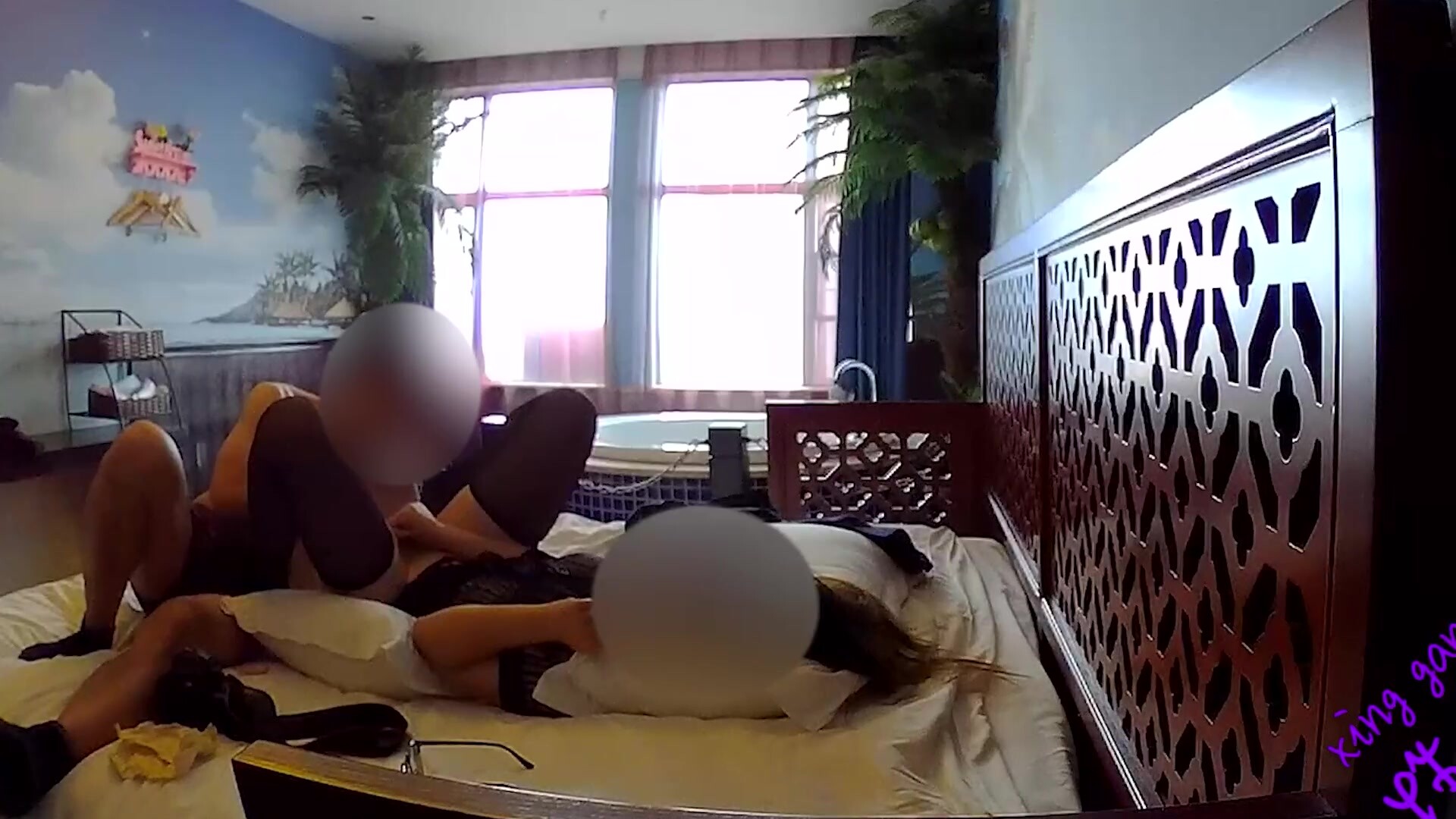 【人妻約拍】請個攝影師拍寫真，照片沒拍幾張，但是幹了我兩次。