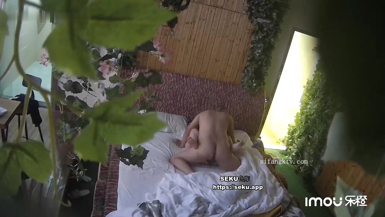 監控破解中年領導和年輕少婦酒店開房啪啪武漢話對白~1