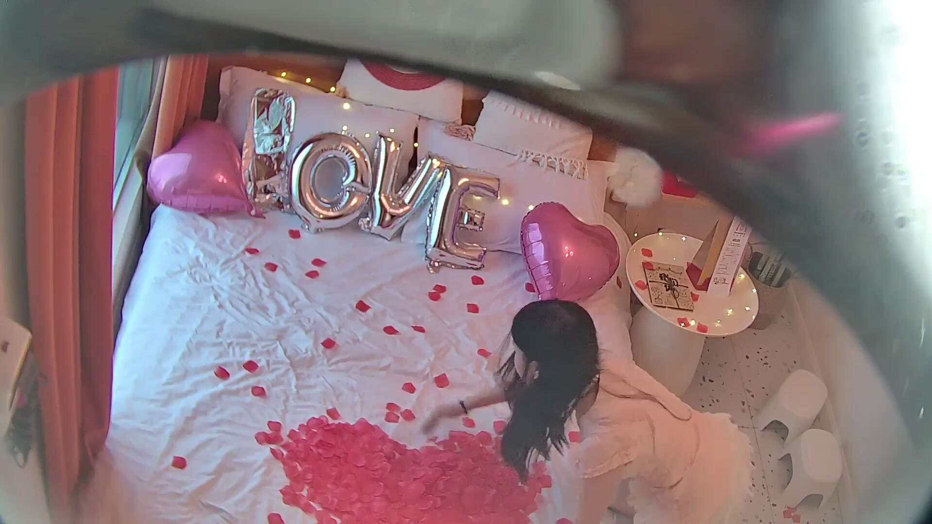 八月最新精品酒店偷拍佈置浪漫現場慶祝一週年慶祝結束 溫柔良家型小姐姐被男友狠操兩次完整版 (3)