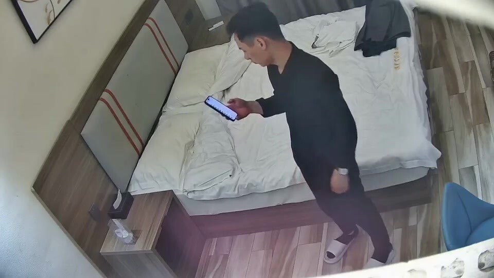 安防酒店偷拍精品抖音顏值男主播約炮坐飛機遠道而來的美女粉絲做愛時對白非常淫騷