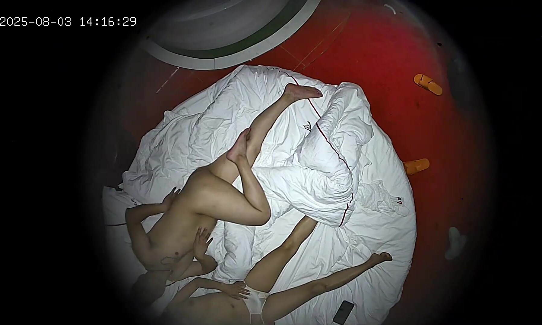 酒店上帝視角 偷拍乾柴烈火的兩人剛洗乾淨撲倒親親直接開幹臨走還騎上身弄幾下 (3)