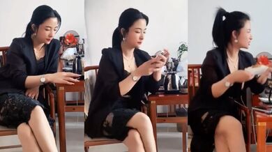 快手熟女老嫂子定製福利影片 白絲美腿撕襠猛插自慰