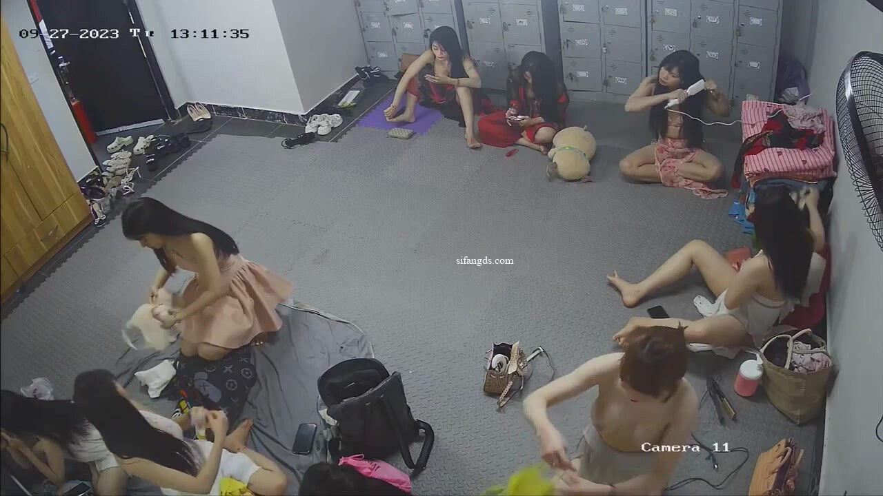 《酒店攝像頭破解》真實記錄技師房的美女技師們幹啥的都有阿 (3)