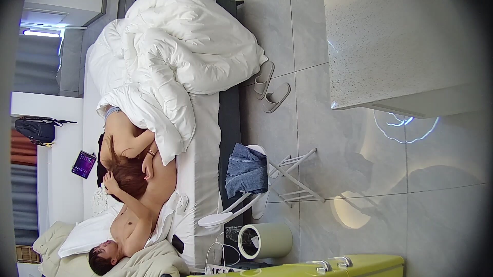 酒店偷拍大學生情侶課餘開房御姐美女被愛打英雄聯盟的男友口爆