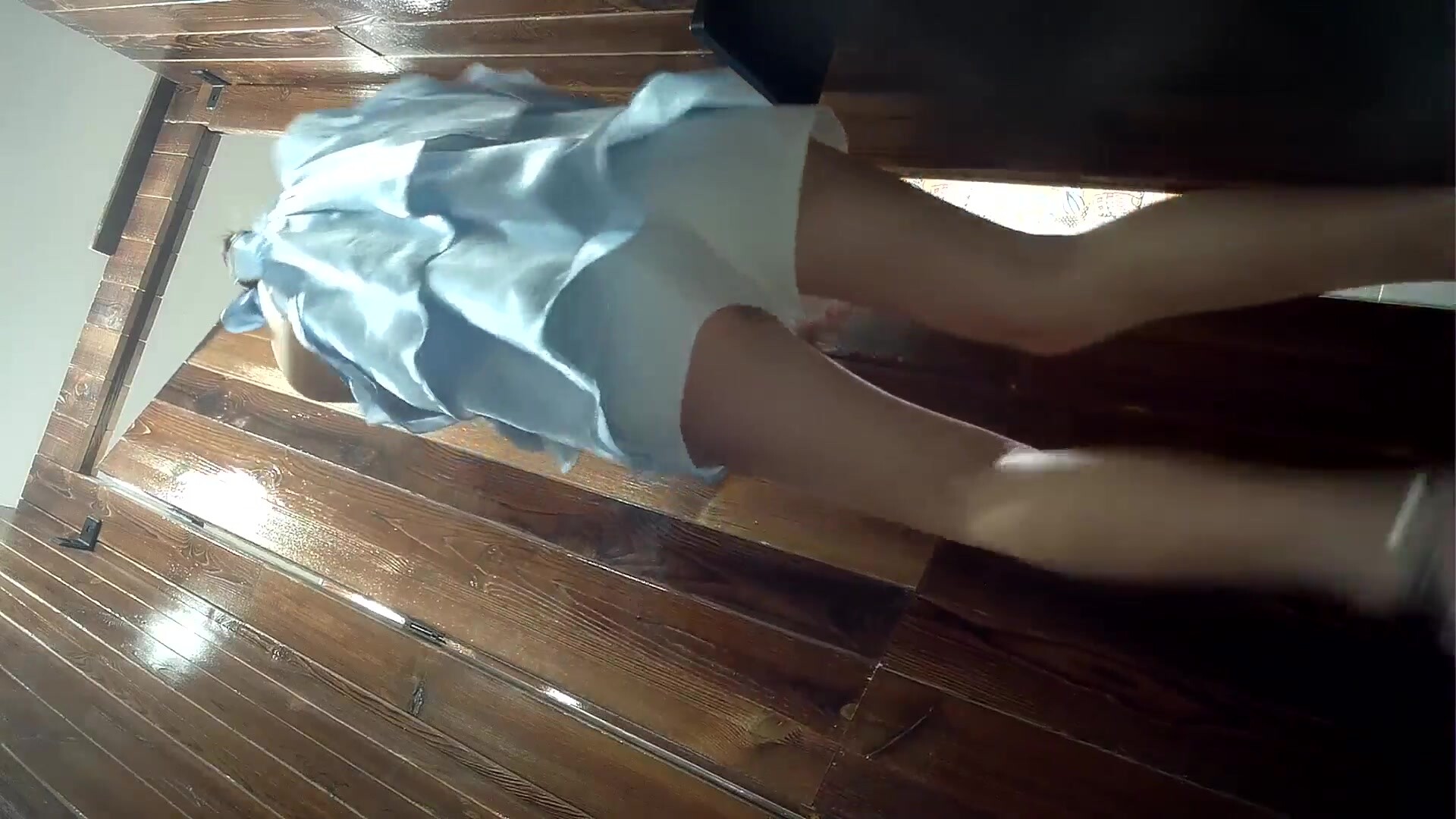 六月新流出新系列夜總會女廁超近距離後拍小姐尿尿幾個貌似來兼職的學妹逼還挺嫩的