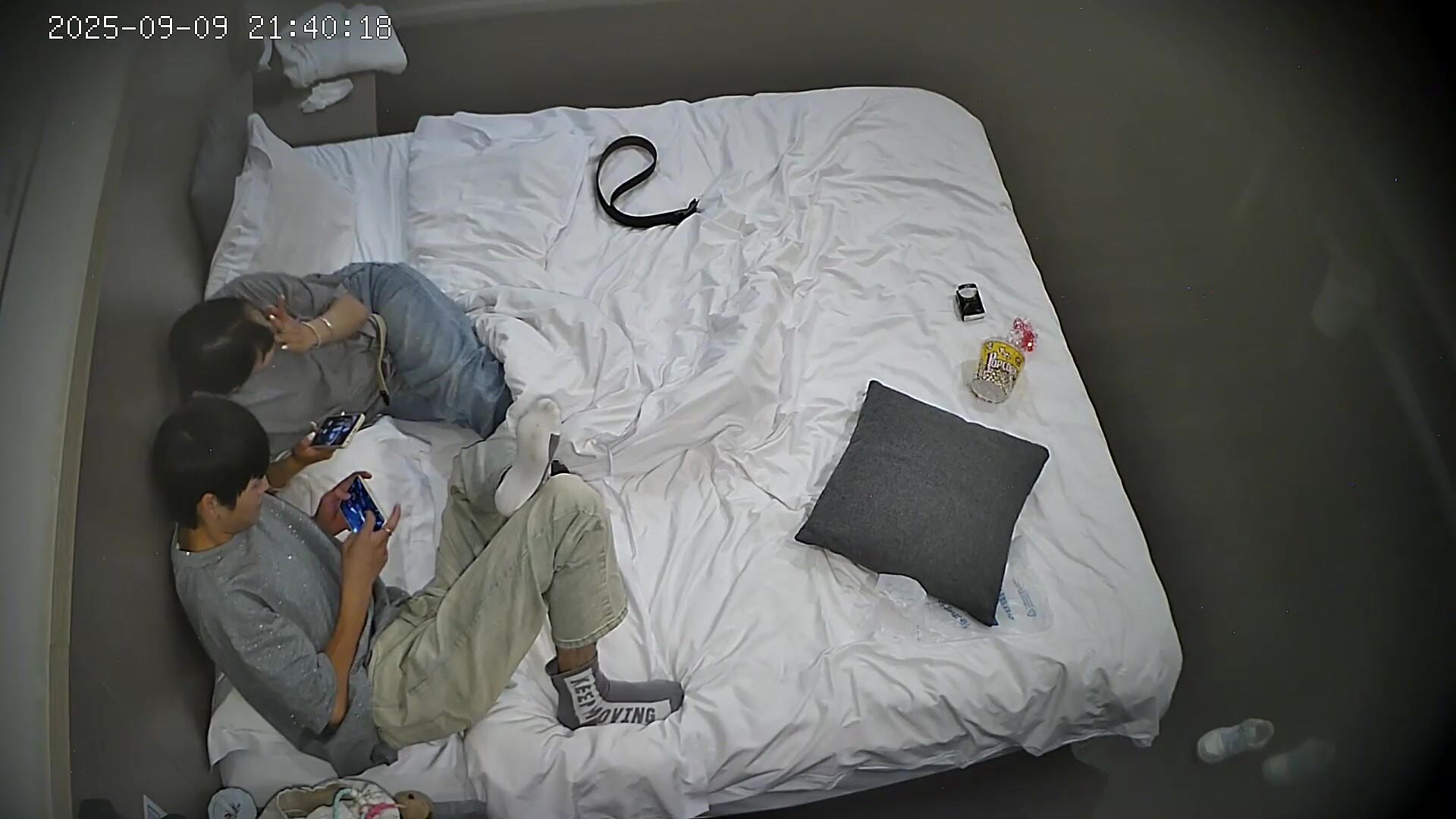 校園清純女神腰肢柔軟叫聲動聽被掰一字馬操噴水身體敏感喘息聲伴隨著嗚咽聲聽聲可射1 (3)