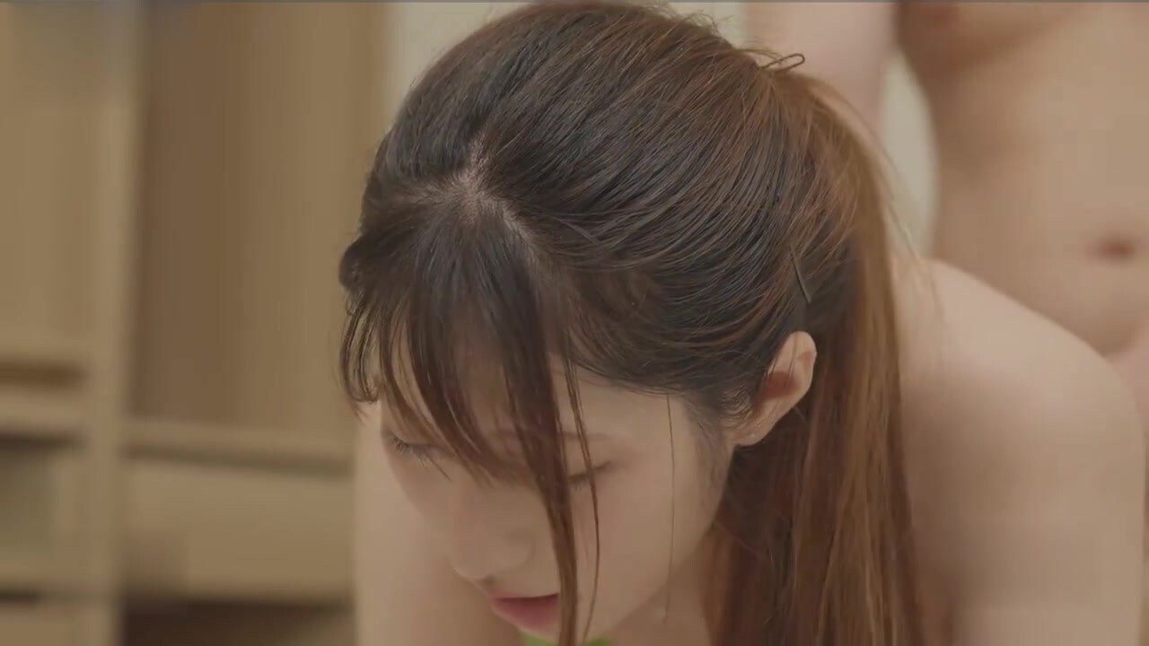 JVID長腿運動女孩《Saki紗季》草泥馬神降臨獻祭身體換取願望被神棍草