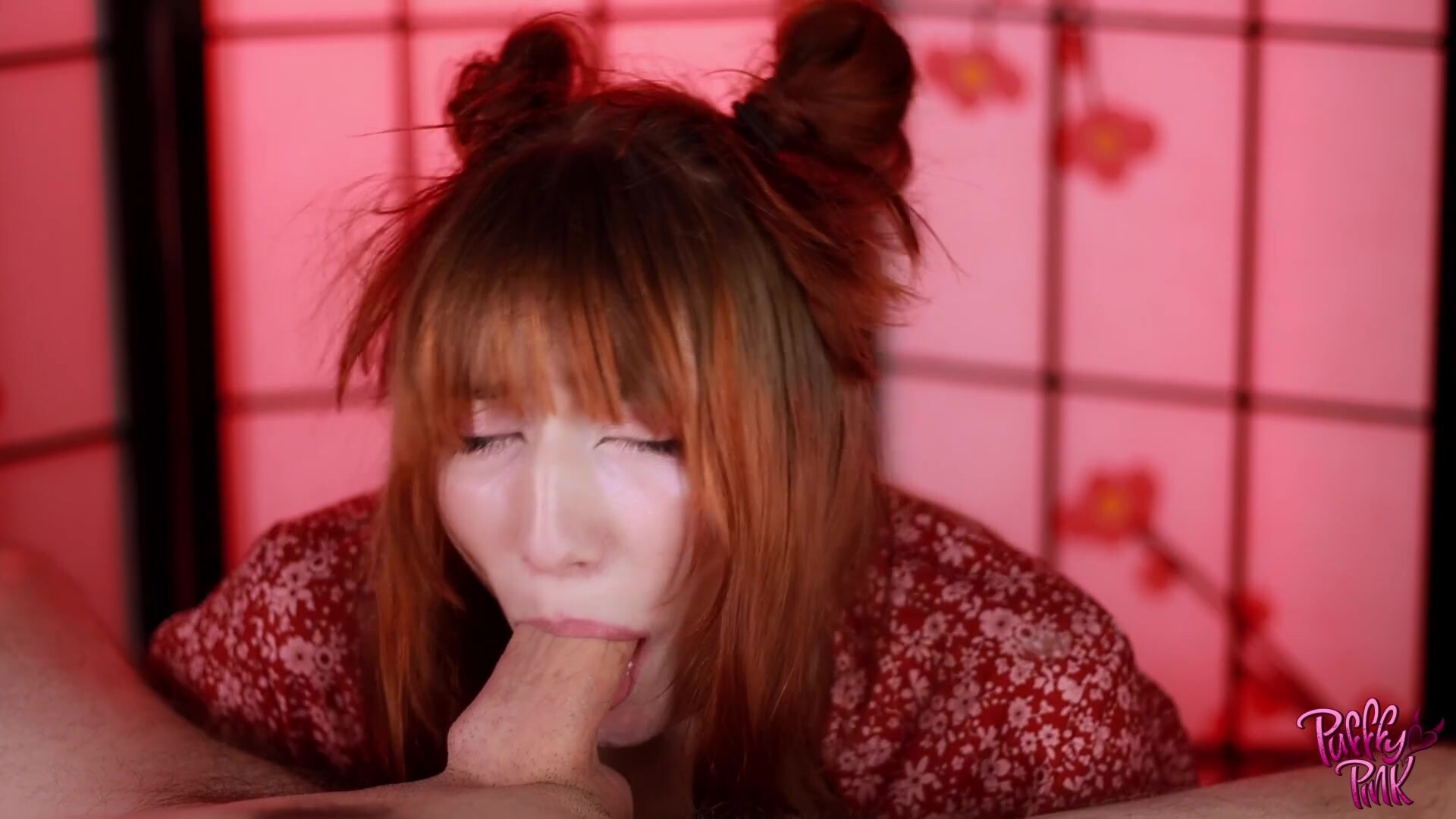 OF巨尻美少女反差甜妹「Pufffypink」被調教成阿黑顏小母狗，露臉吃雞巴、舔屁眼功夫一流【第十四彈】（9v) (5)