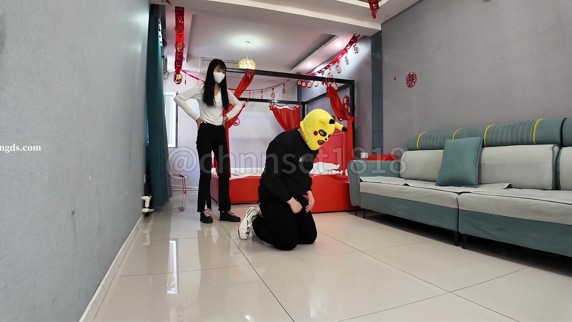 【與精神小妹的那些年】173女生虐奴，舔腳2025年9月最新173女生VIP精選，舔腳，黃金，踩臉，吃嫩妹的大便，被狂揍高潮了！