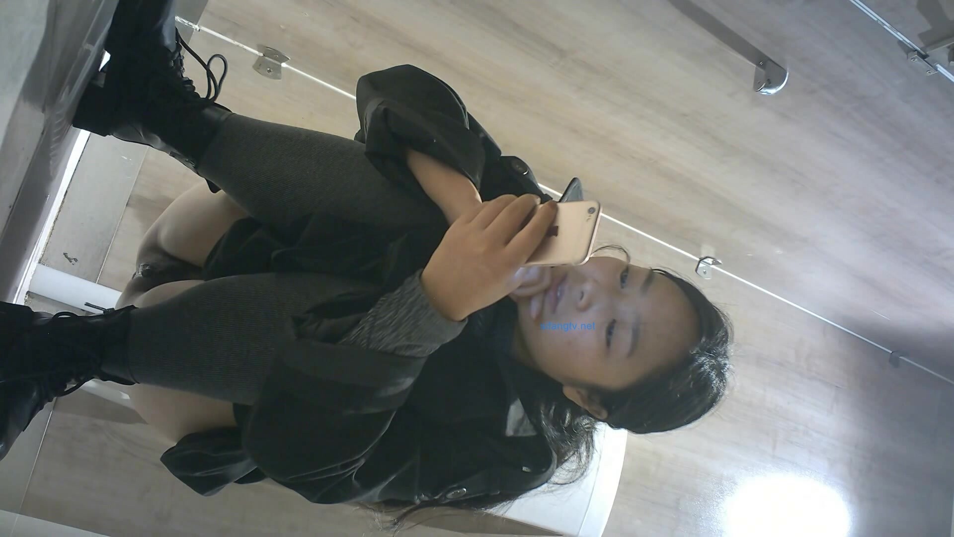 商場女廁全景15位美女噓噓各種美鮑一一呈現 (1)