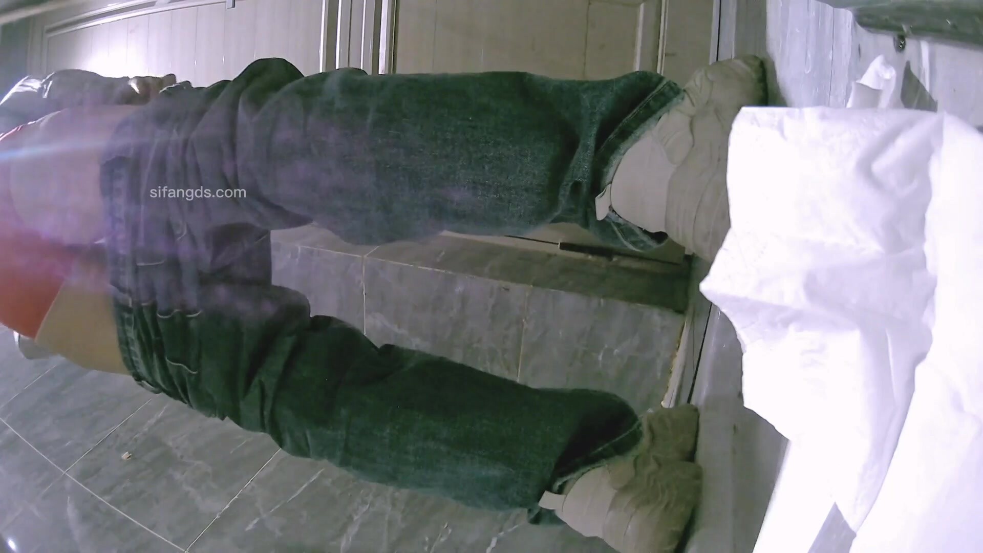 九月最新流出廁拍大神給KTV送酒女廁偷拍小姐尿尿幾個顏值不錯的高跟鬆糕鞋美女