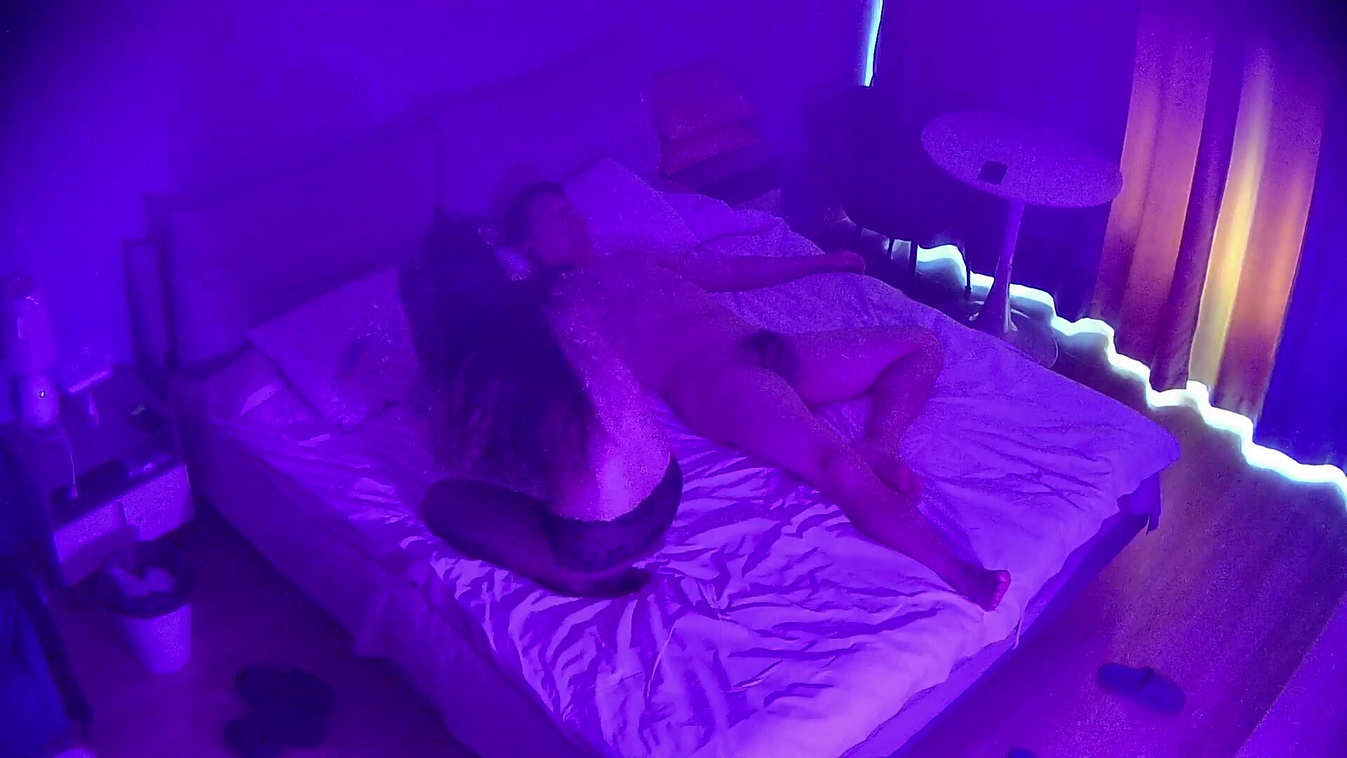 公寓酒店小夥子又約了一位從業小姐姐來釋放精華了 黑絲配上床上技巧 刺激得小夥子幹了兩炮