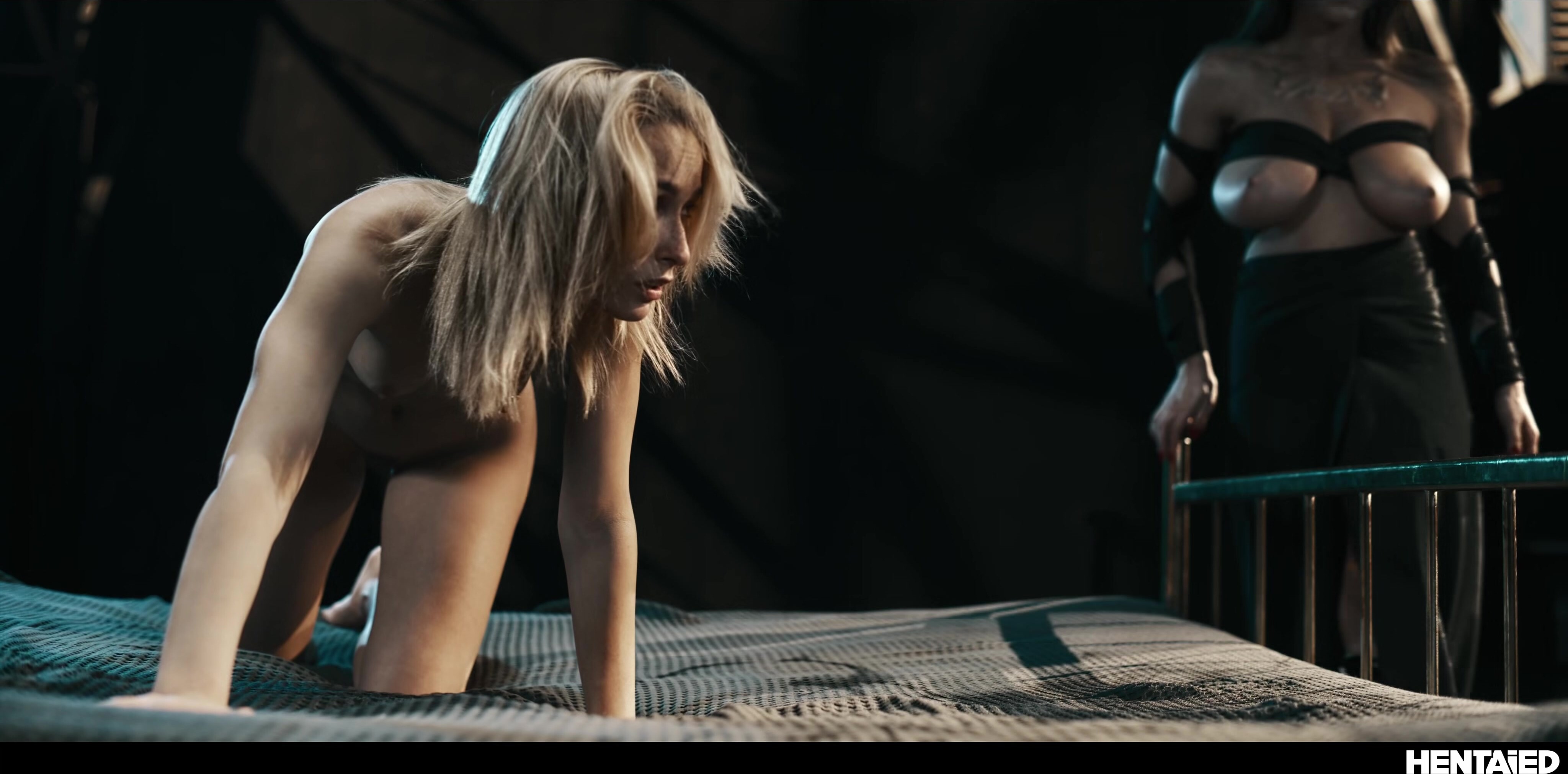 獵奇驚悚片《社交評分296》兩個臉蛋變異的少婦穿戴假雞巴懲罰妹子的肛門和陰道