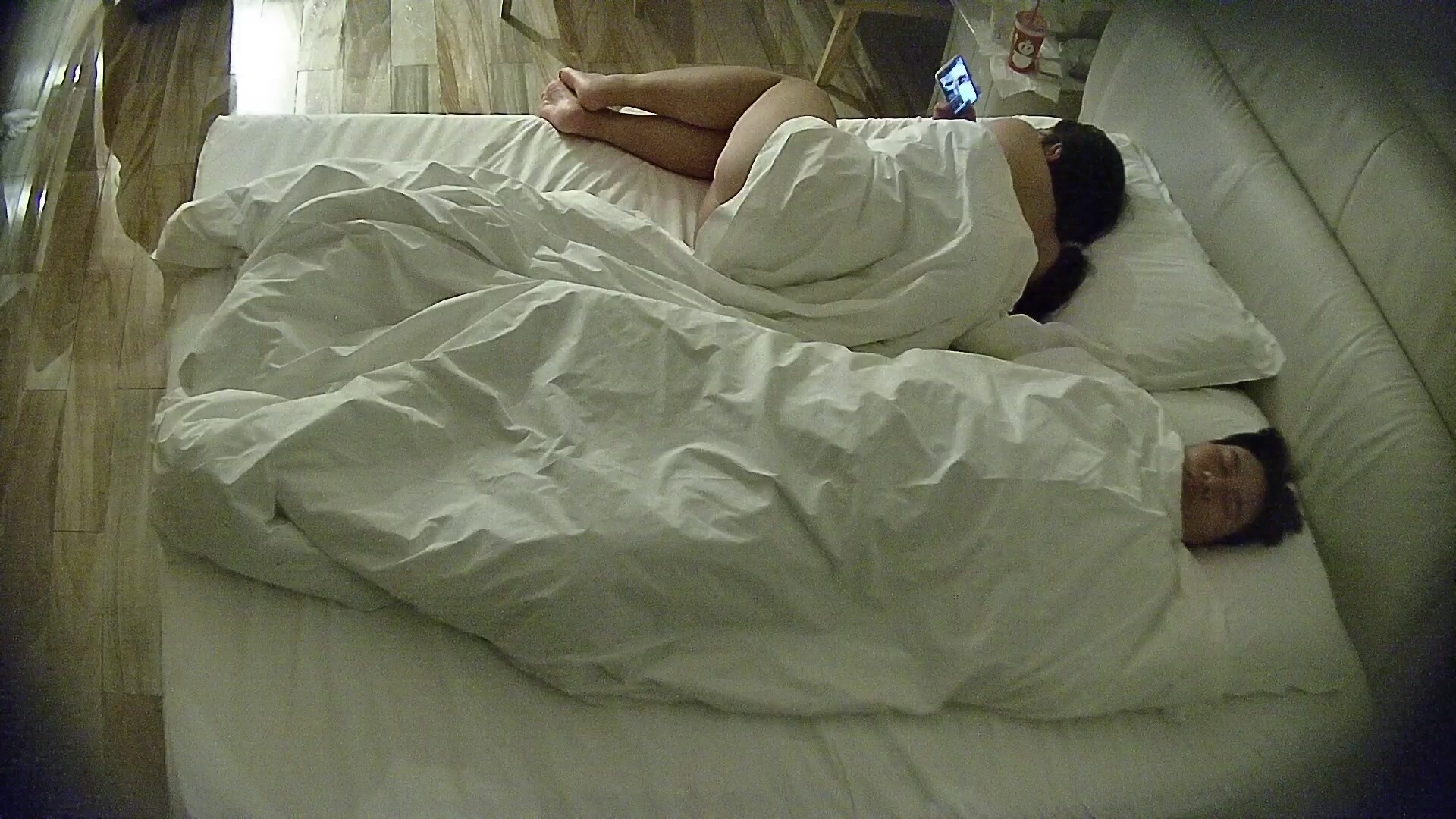 大學城民宿 女朋友戴眼鏡含雞巴是一種什麼體驗 再配上黑絲和漁網呢 哥們雖有福但是射得快呀 (2)