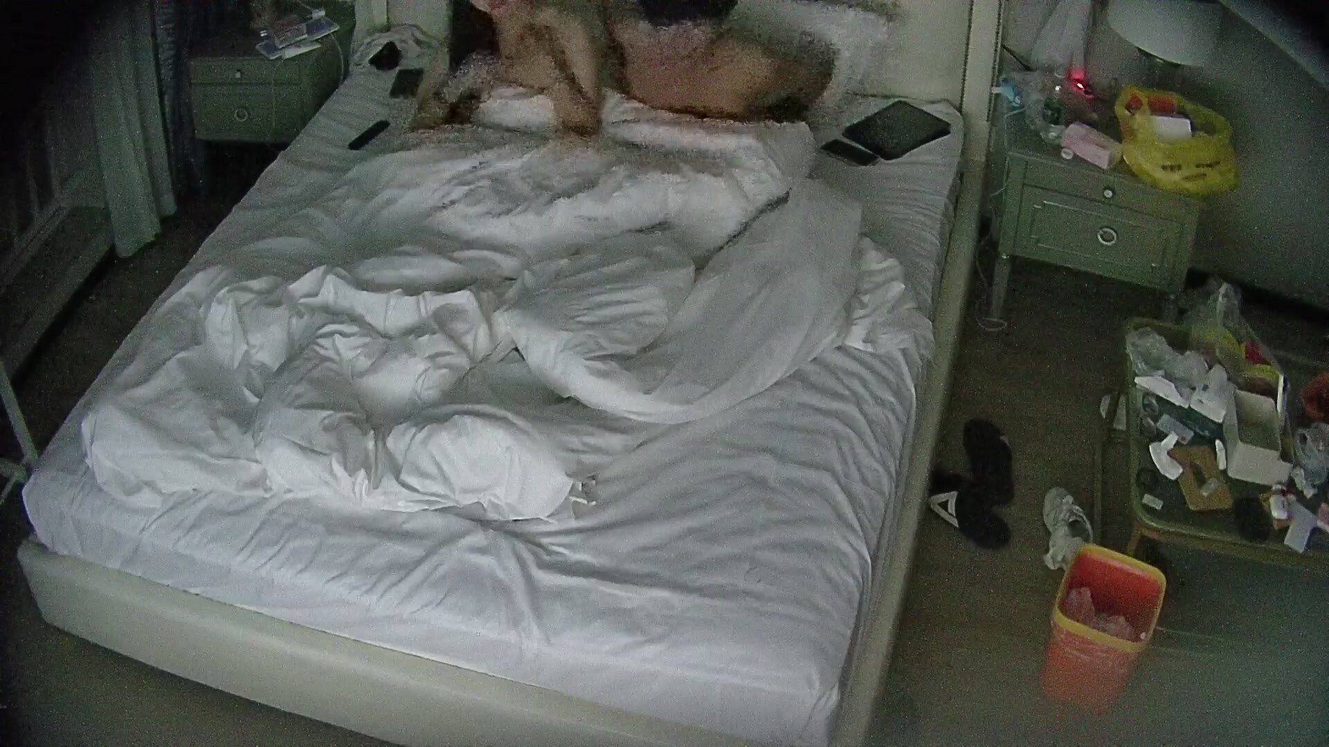 公寓酒店 超經典長影片  帶玩具和情趣內衣來開房 趁男友在睡覺 自覺換上 口醒男友 還在上面自己動 (9)