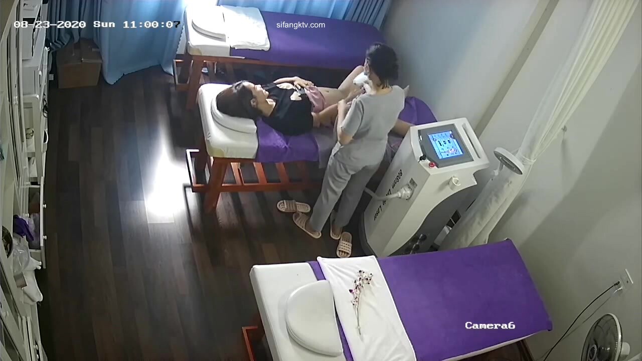 美容美體SPA會所真實偷拍多位富家少婦做身體保養美胸脫毛等 (2)