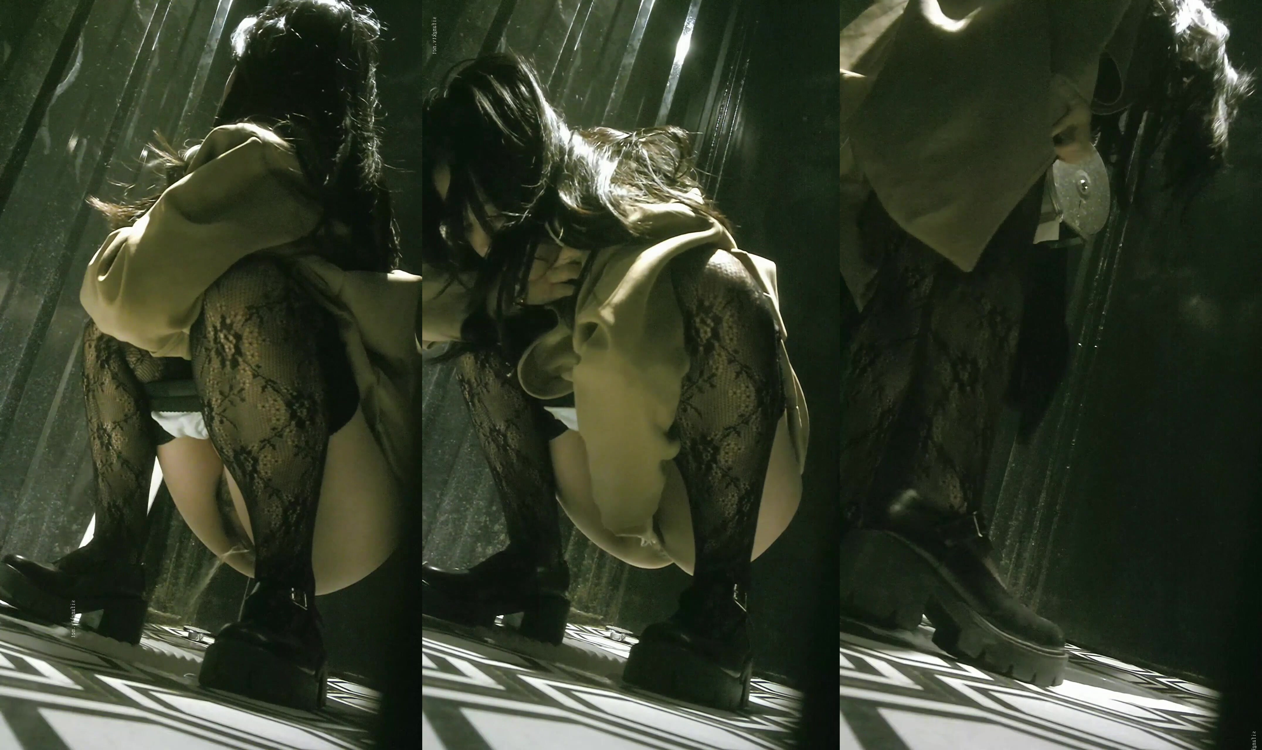 酒吧女廁全景偷拍極品情趣黑絲少婦人美B更美今晚又不知道便宜了誰