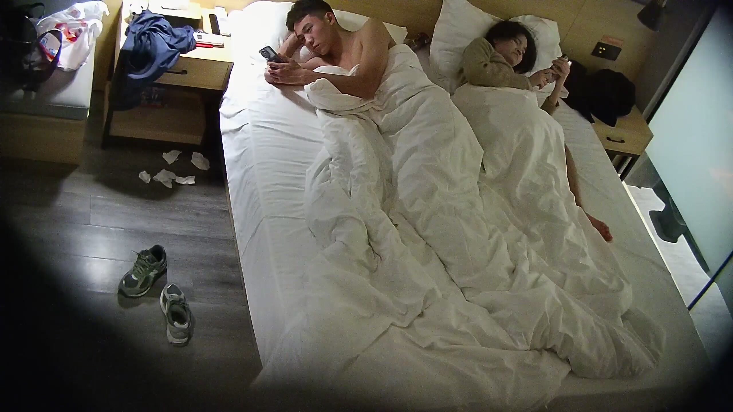 流出高校附近民宿酒店偷拍小哥和漂亮女友嘗試新動作沒幾下就被弄射了