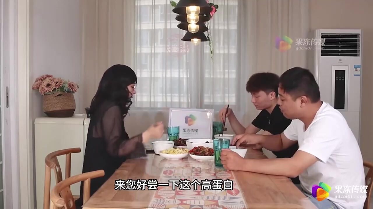 張群GDCM054飢渴的媽媽上集