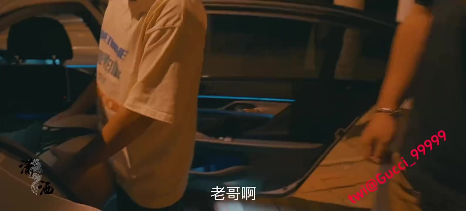 【瀟灑Gucci】東北Dom推特調教大神超強女奴訓調，女神母狗人前露出海底撈啤酒瓶插逼