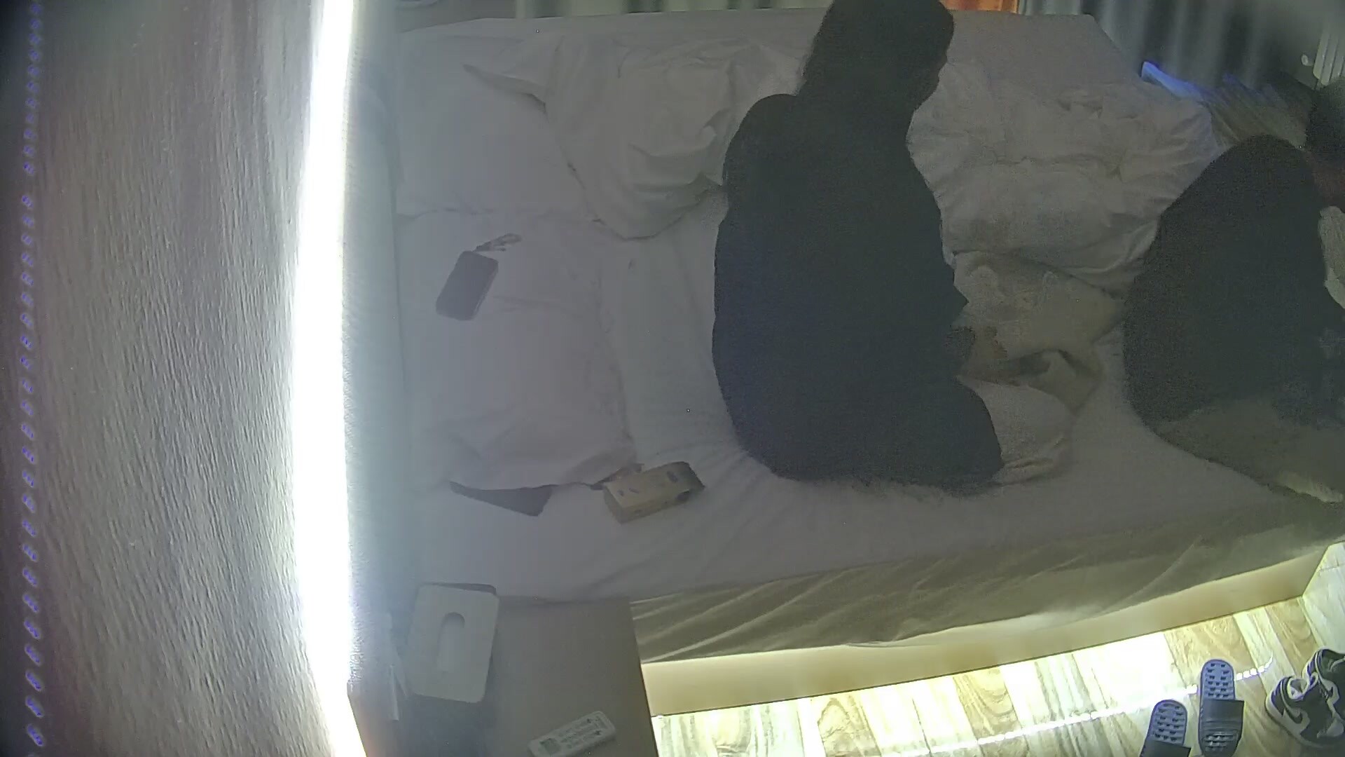 大學城民宿 酥乳黑長直美女在酒店被男人爆操 頭髮一甩瀟灑姐派頭 女上直接讓男人繳械 (1)