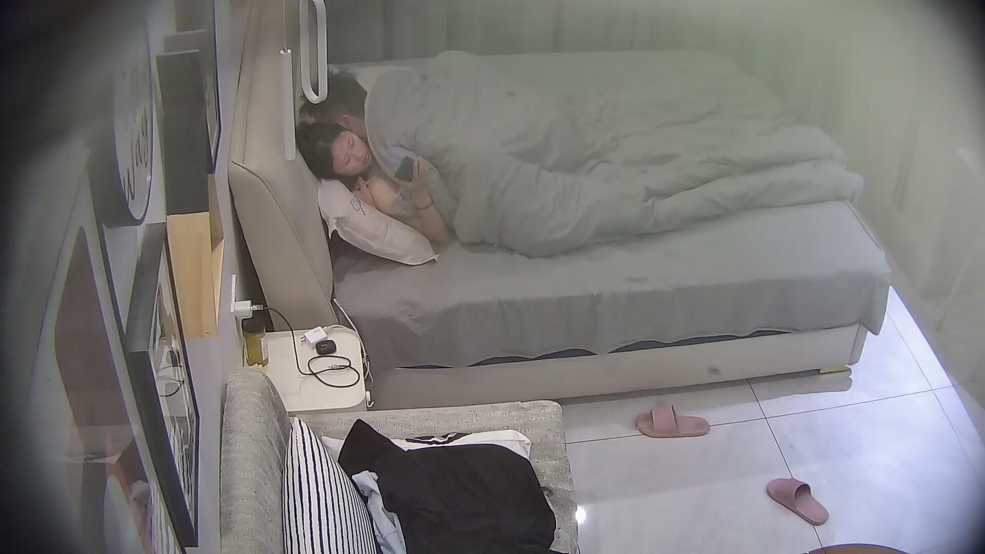 大學城民宿 顏值線上的小情侶 女人屁股一翹 誰能忍住不衝一波 不過小兄弟確實開不了這麼好的車 秒男 (1)