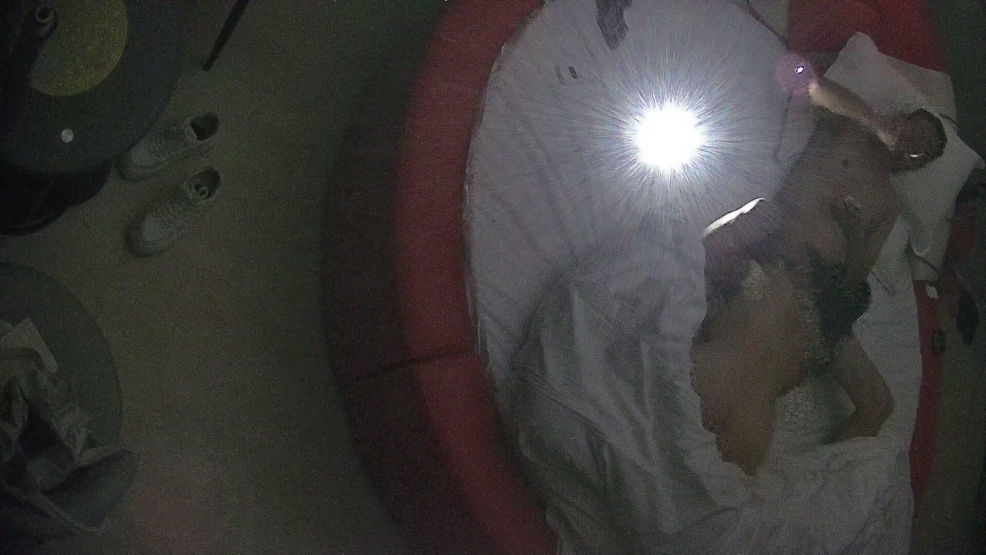 情趣臺 像是領導帶情人開房 全程女人服務男人 口交毒龍69 男人只是夾煙享受 有權有女人吶 (2)