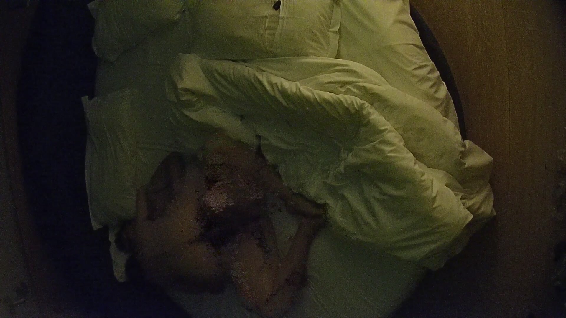 情趣臺眼鏡男操小胖妞 實力很拉胯 女的各種口 連69式都用了 還是沒讓女的爽 最後靠手扣 (1)